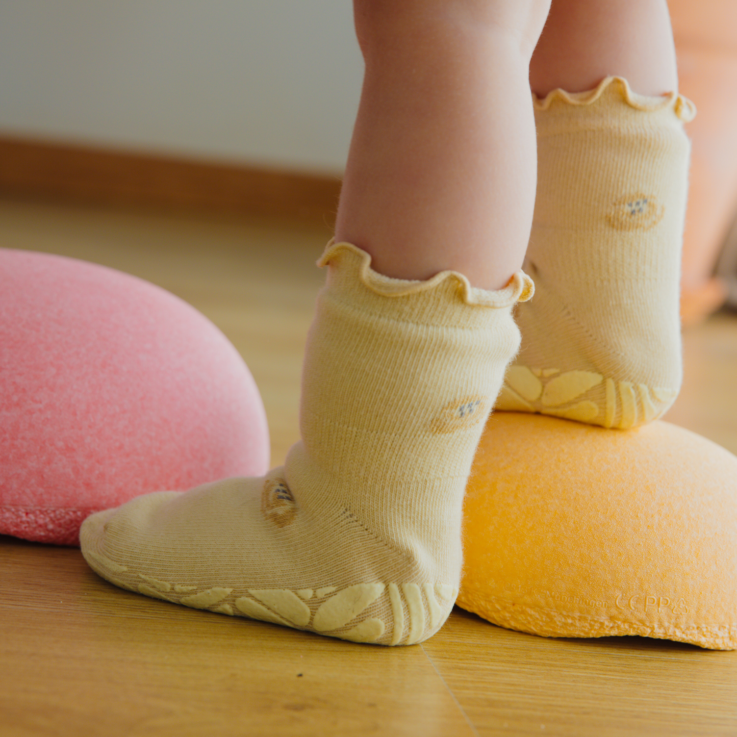 New- Little Wonder Things- Organic- 4 Pairs of Stay-On Baby & Toddler Non-Slip Socks